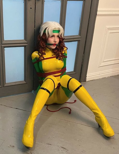 Anastasia Galuzina schöne nackt bilder