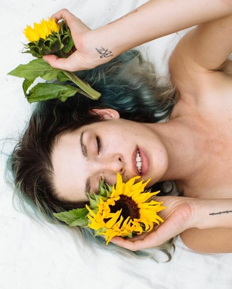 Carly Foulkes top hd bilder