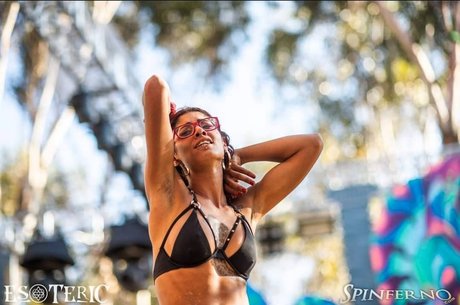 Phenom Fatal nackt akt foto