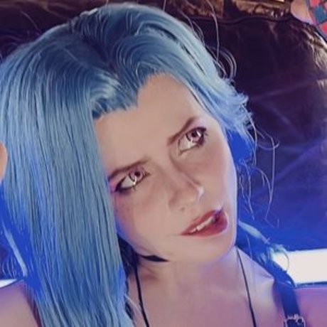 Caterpillar nackt nette archiv