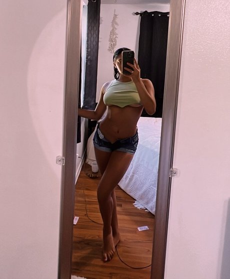 Izzy Clark hd top archiv