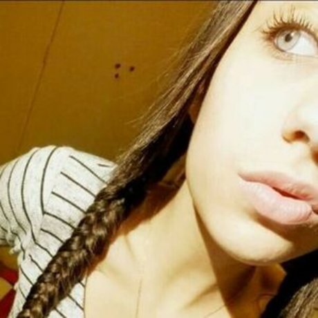 Melina Borgol top freie bild