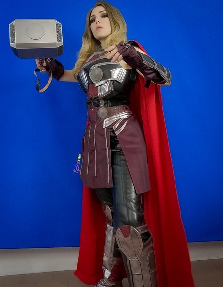 Egilea ASMR schauspielerin akt bild