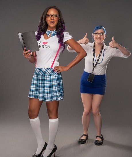 Leva Bates nackt erwachsene galerie