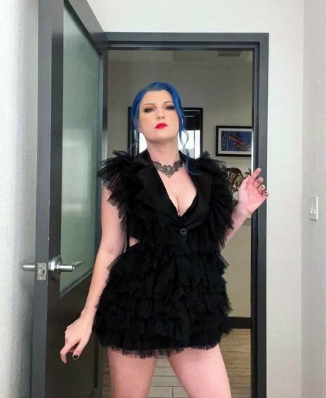 Leva Bates freie akt fotos