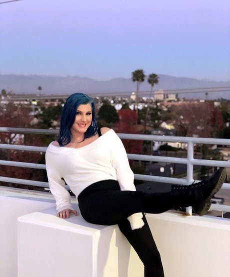 Leva Bates hd akt galerien