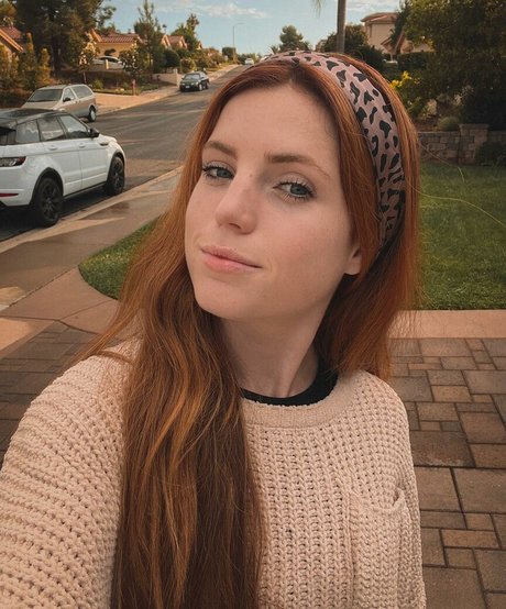Sydney Sierota exklusive porno bilder