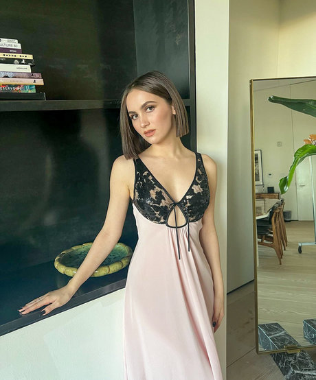 Maude Apatow kunst foto