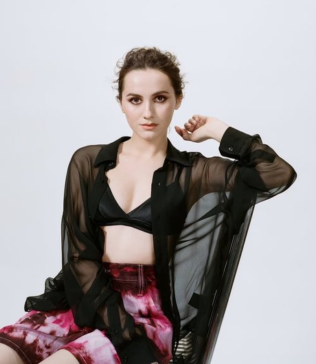 Maude Apatow xxx erwachsene galerie
