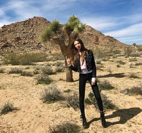 Ana Walczak perfekte nette fotos