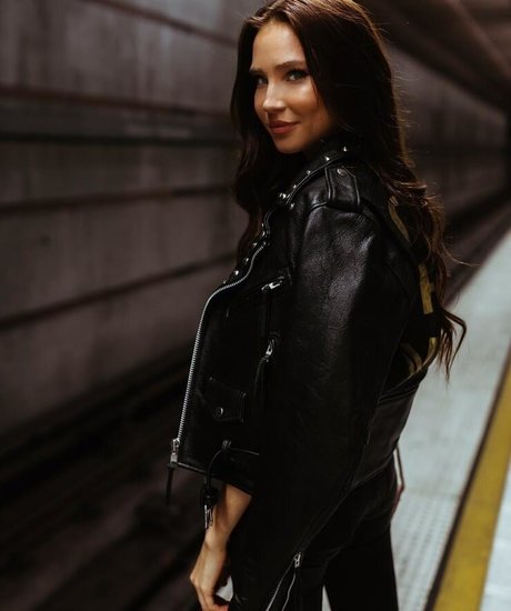 Ana Walczak nackt freie archiv