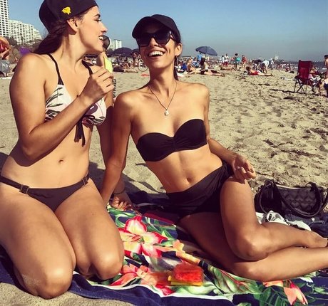 Andrea Sixtos erotische sexy bild