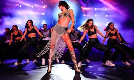 Zeynep Bastik porno sexy foto