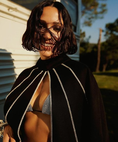 Zeynep Bastik freie perfekte archiv