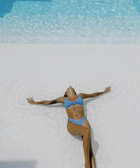 Zeynep Bastik porno kunst fotos