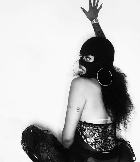 Carla Amaral sexy kunst archiv