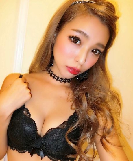 Hitomi 01270 freie nackten bild