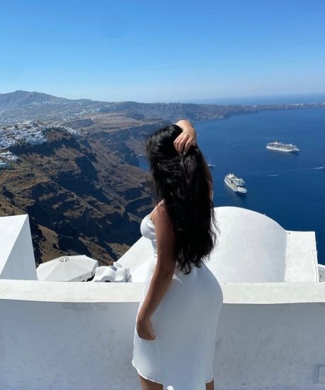 Tima Ibrahim sexy top galerie