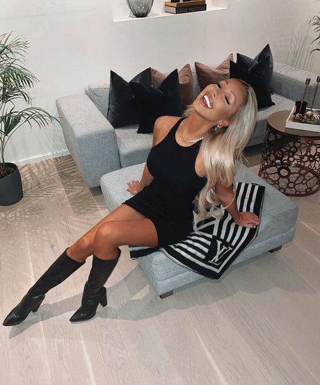 Carolinenitter pornostar nackt bild