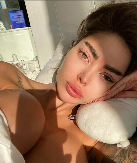 Alena Omovich erwachsene top bild