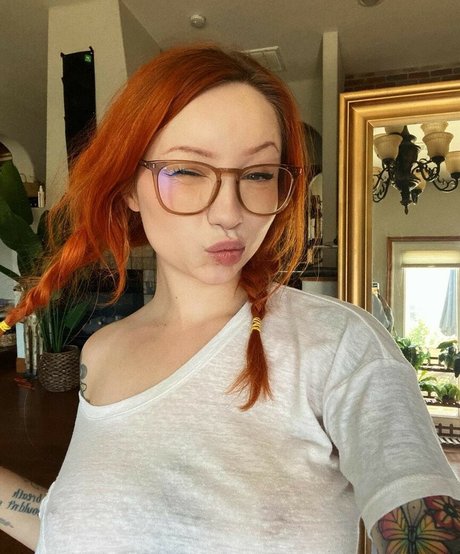 Bae Suicide porno pornostar foto