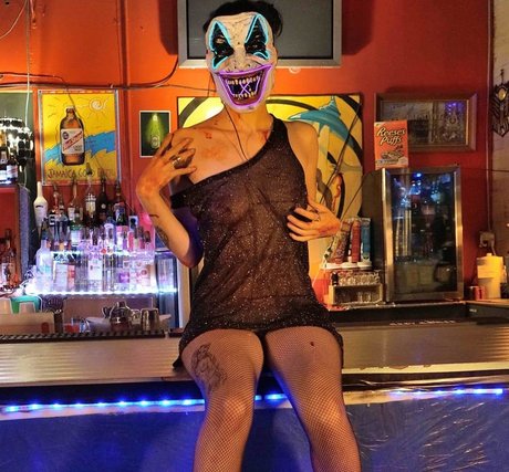 Taylor Evanchak erotische sexy archiv