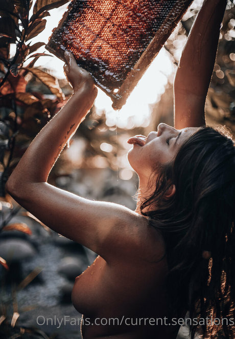 Currentsensation nackt kunst bild