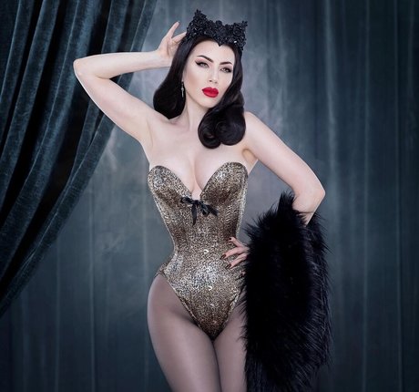 Threnody In Velvet erotische nackt fotos