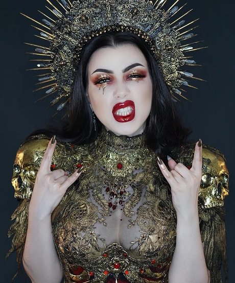 Threnody In Velvet model porno galerie