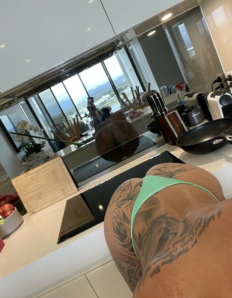 Hayley Vernon porno bild