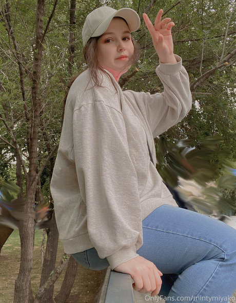 MintyMiyako erwachsene top archiv