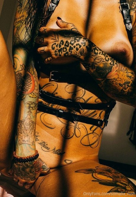 Sarah Schmidt model nacktheit galerien