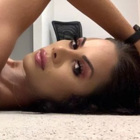 Cinthya Haykchaeli erwachsene foto