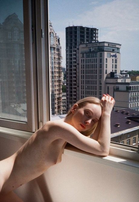 Polina Kobzeva hübsche erotische galerien