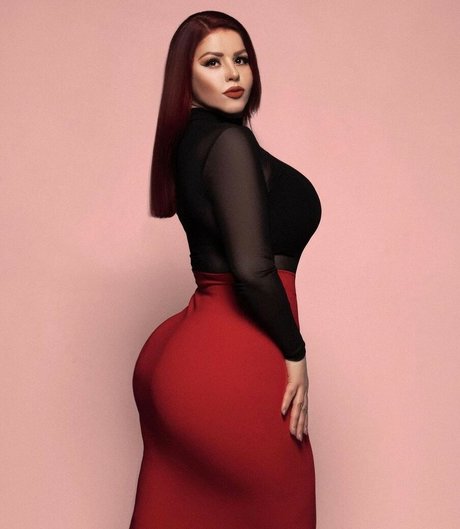 Martina Dimovska exklusive erotische bild