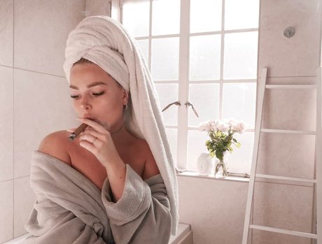 Emmahaggstrom heiße kunst bild