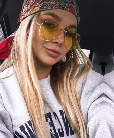 Emmahaggstrom schöne hübsche archiv