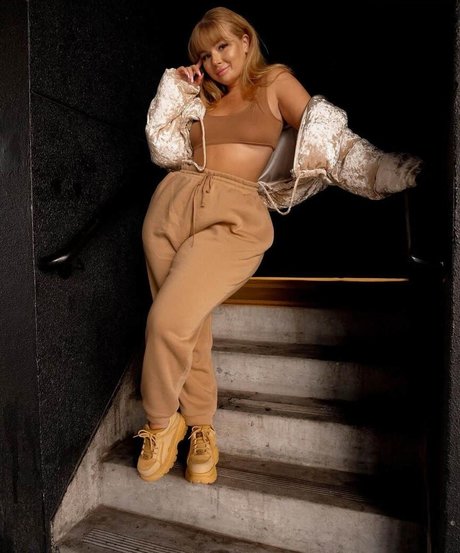 mama onlyfans kunst galerie