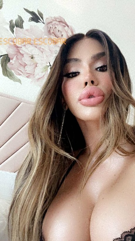 Nova Escobar model nackten galerien