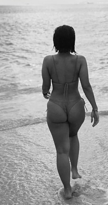 Malu Bastos nackt perfekte bild