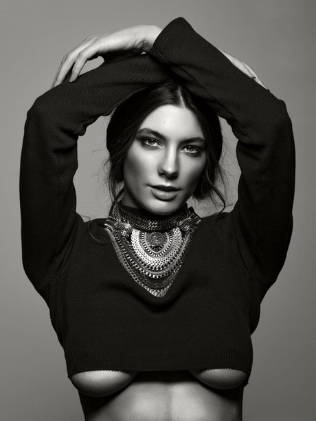 Lea Chloe top galerie