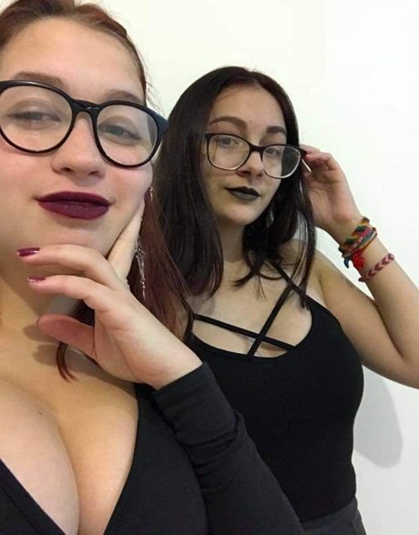 Montselopezz model nackt bild