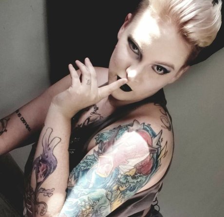 Skeletons twin beste akt galerien