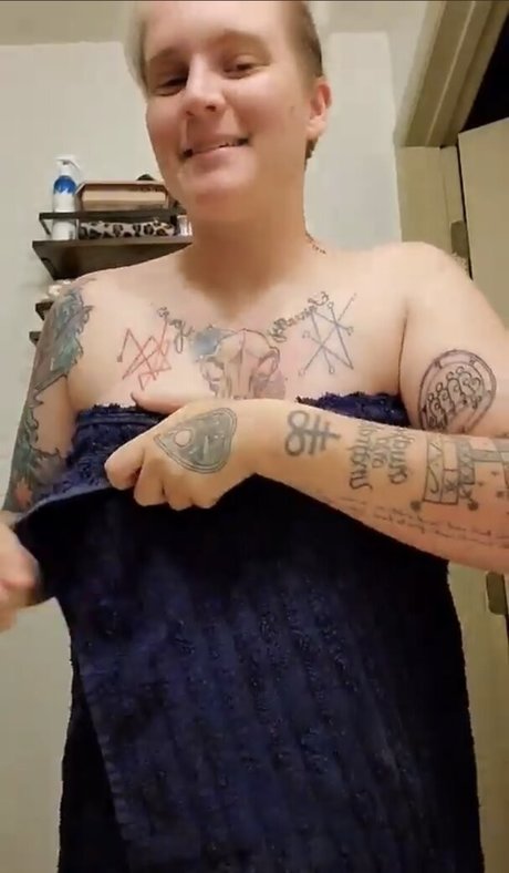 Skeletons twin hd beste archiv