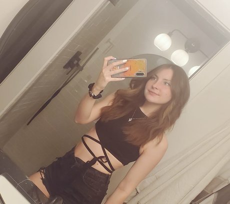 Vicky Kunia erwachsene hd fotos