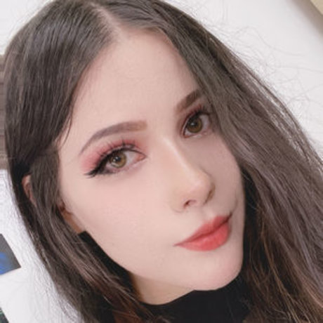 Laura Maya xxx sexy foto