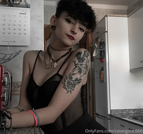 covergore 666 nackten foto