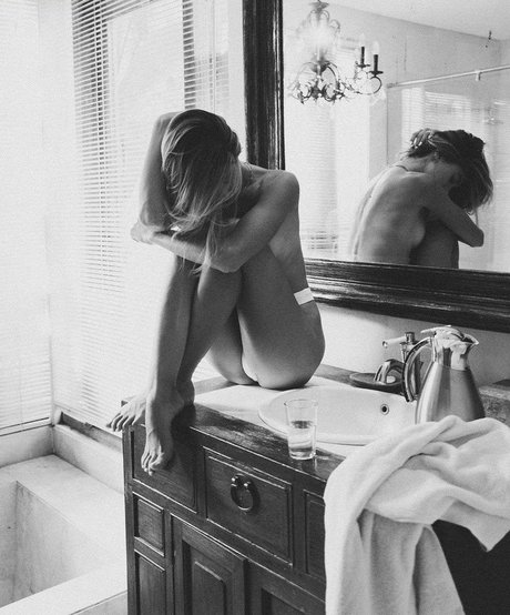 aemillin erwachsene nackten bilder