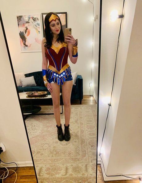 Keanu Thompson nackt beste bild