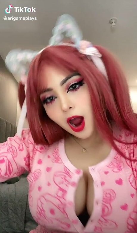 AriGameplay pornographische pornostar bilder